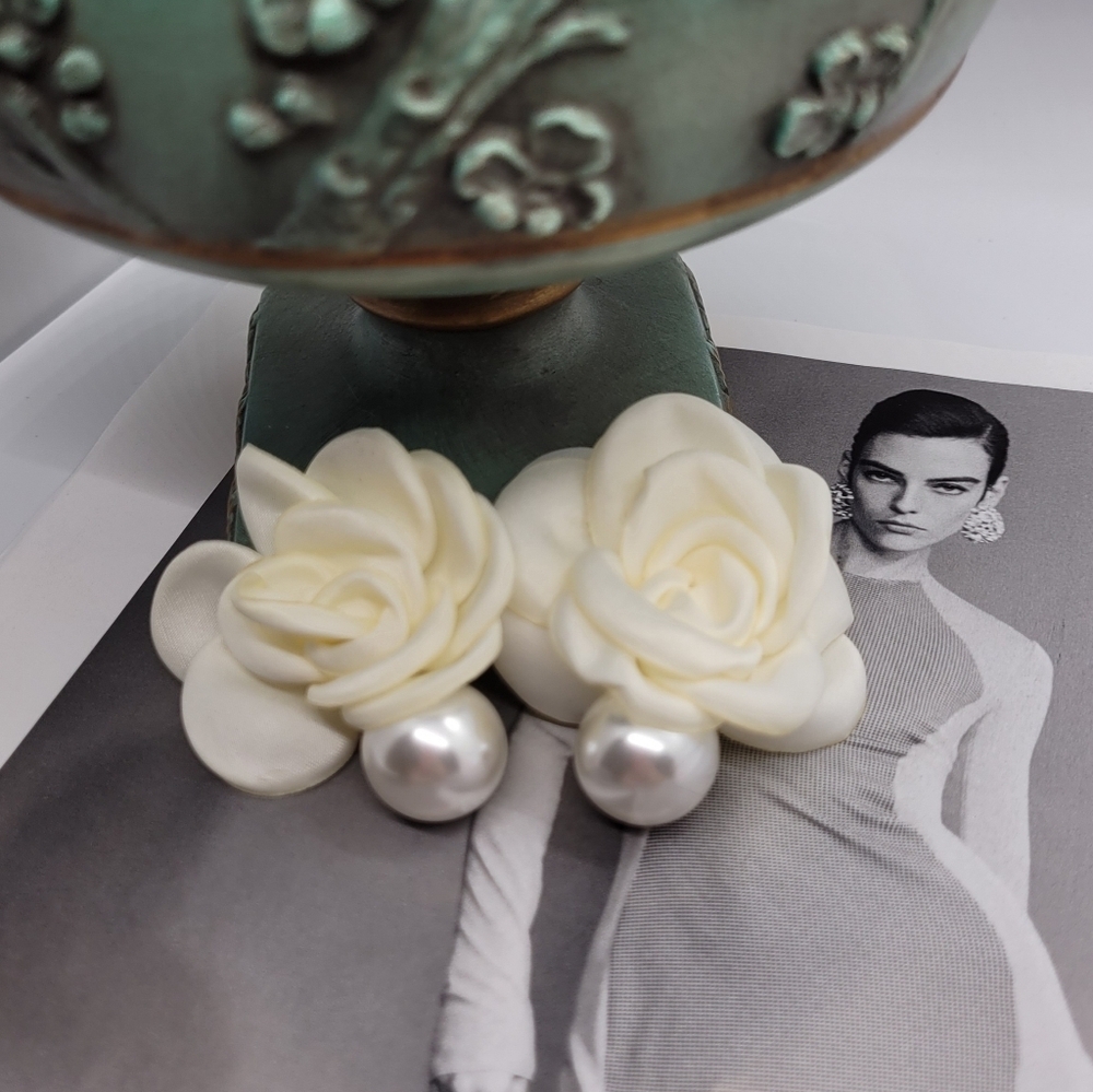 NWT Handmade Elegant Dangling Pearl Soft Ivory Rose Petal Drop Earrings - Picture 6 of 10